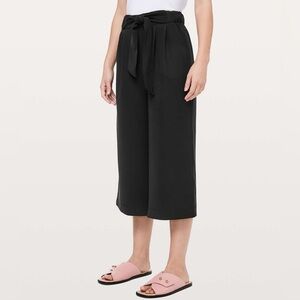LULULEMON Noir Crop Black Wide Leg Pants Size 6 fits smalller
